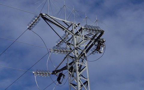 为客户提供一站式互联网服务及解决方案